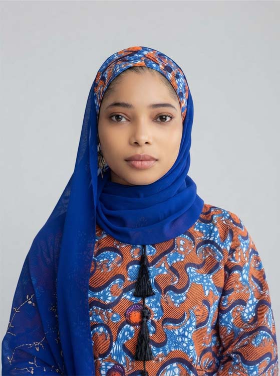 Woman_in_blue_headscarf_posing_20260926132228